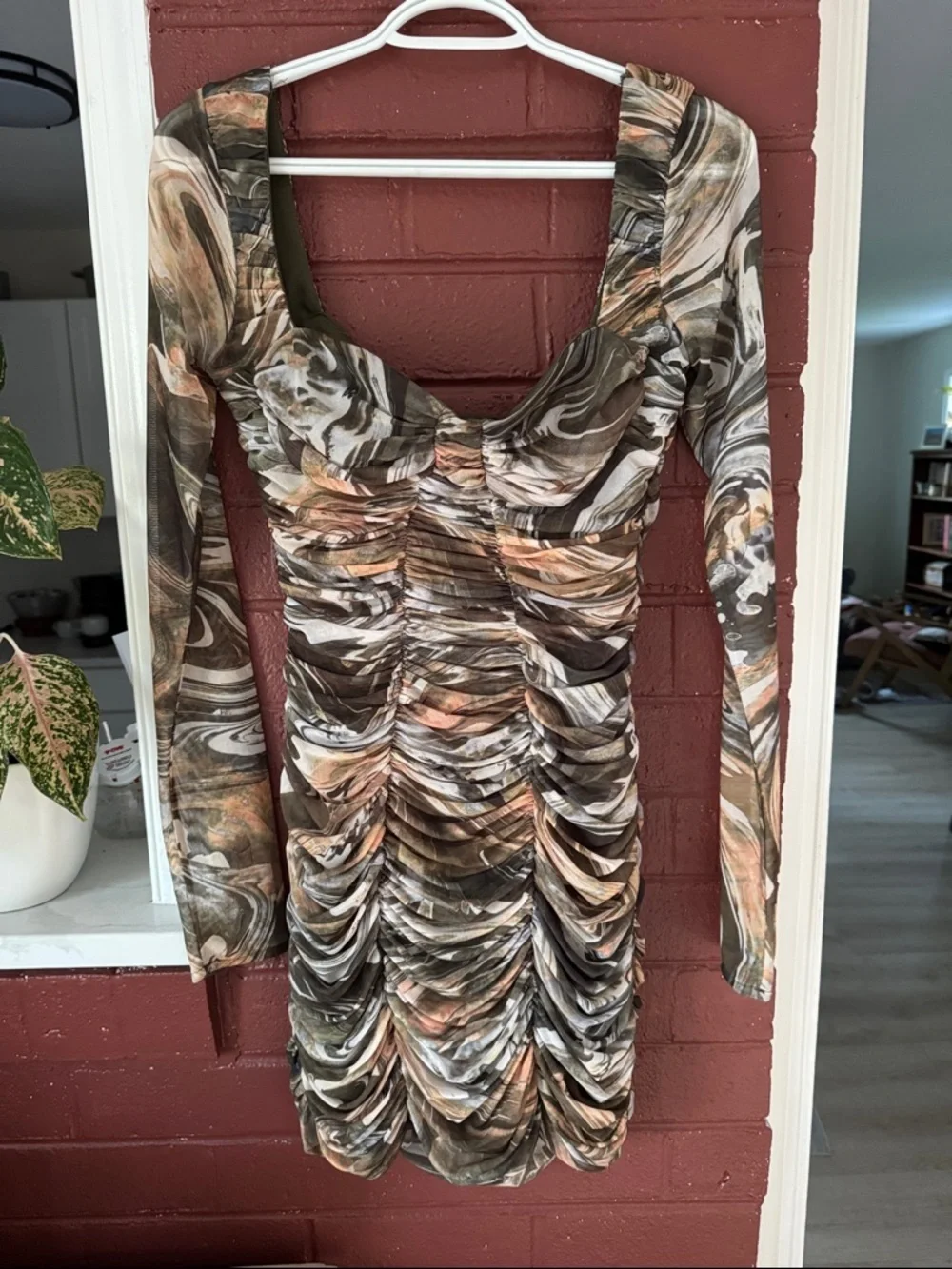 ruched dress zara Zara Coral Floral Long-sleeved Ruched Dress Size Medium
